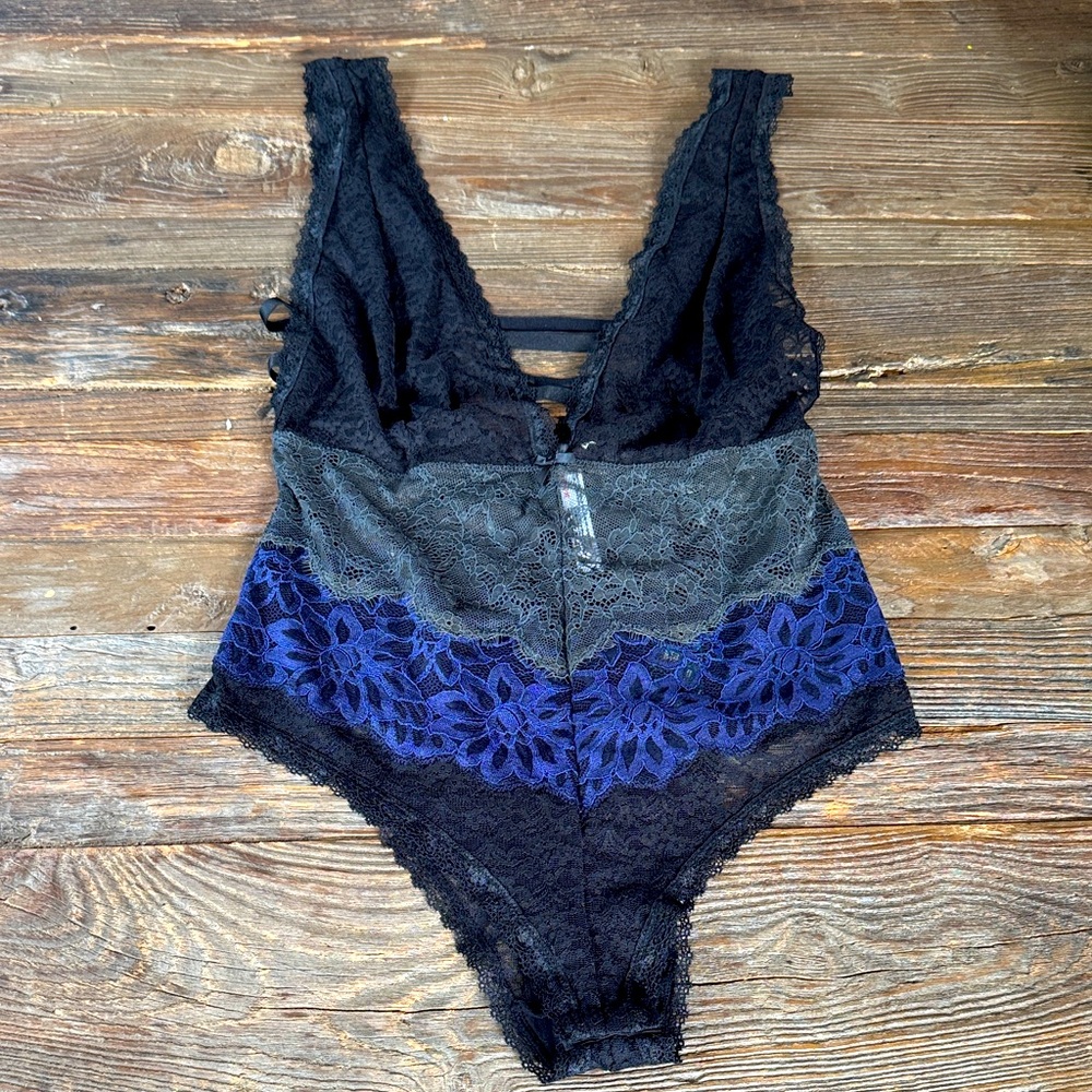 Free People Midnight Combo deep plunging lace bodysuit NWT size M‎